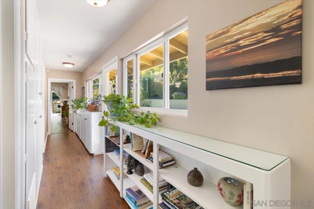 1131 Vale Terrace Dr, Vista CA: https://media.crmls.org/mediaz/8cef8adb-7874-482a-944f-a9eae98af163.jpg