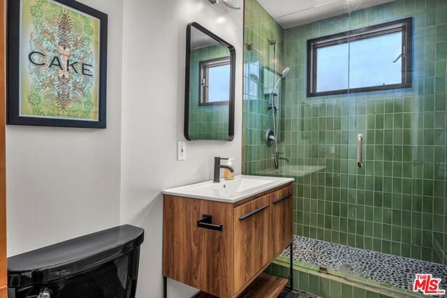 4450 Campbell Drive, Los Angeles CA: https://media.crmls.org/mediaz/8cefb118-1f5c-4fca-81d9-c3d1fed2899f.jpg