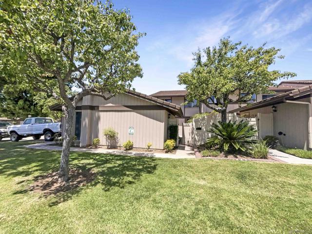 11476 Matinal Cir, San Diego CA: https://media.crmls.org/mediaz/8cf04c99-e6a3-48e1-91e8-fd1f10d14f28.jpg