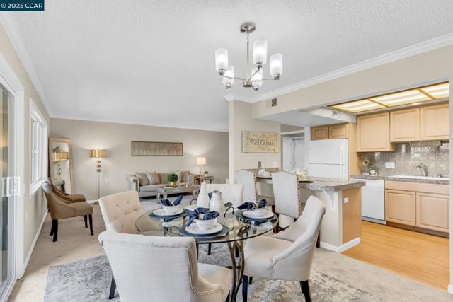 1200 Canyonwood Ct, Walnut Creek CA: https://media.crmls.org/mediaz/8cf0c5a9-f2c4-457f-89b9-5761845ad5d8.jpg