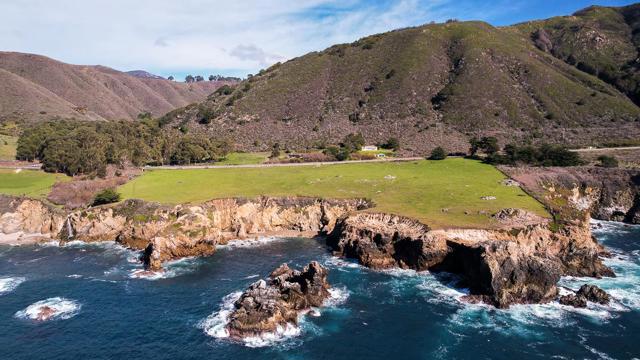 37305 Highway 1, Carmel CA: https://media.crmls.org/mediaz/8cf0fa65-3769-443c-9a1b-9e4022f4926f.jpg