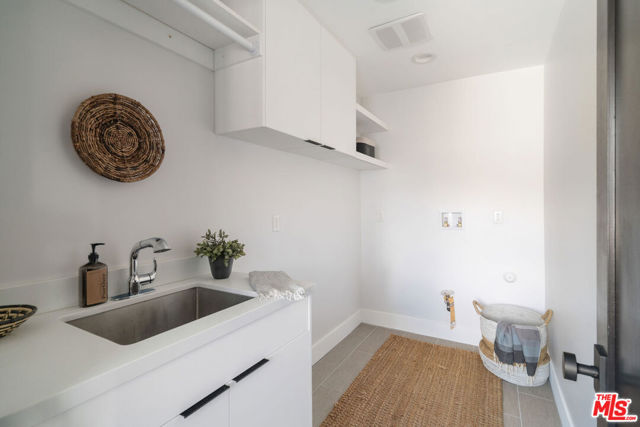 1615 Sargent Place, Los Angeles CA: https://media.crmls.org/mediaz/8cf1220f-1daf-4cea-8f3f-ef9fbbfa0979.jpg
