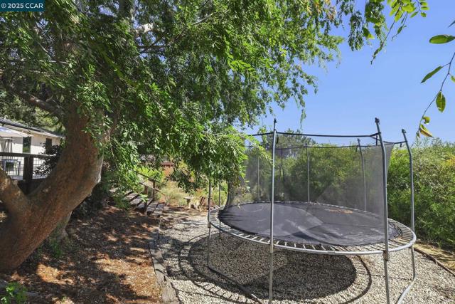 68 Terrace Rd, Walnut Creek CA: https://media.crmls.org/mediaz/8cf1c036-de54-4c2c-b62c-8aeda79d4d1c.jpg