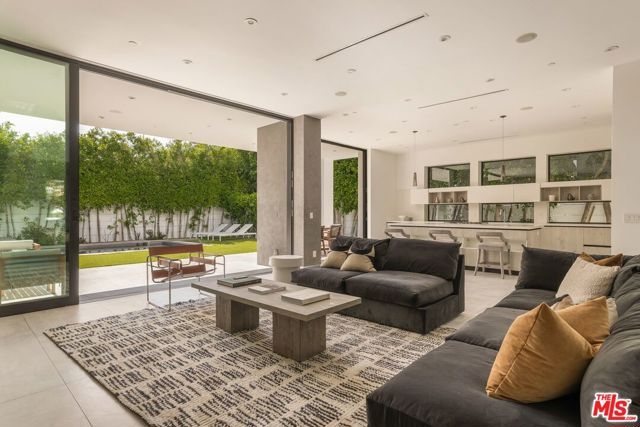 649 N Edinburgh Avenue, Los Angeles CA: https://media.crmls.org/mediaz/8cf1c43d-49f7-4fe7-9e37-1032b74bbe78.jpg