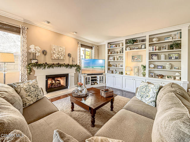 11535 Northdale Drive, Moorpark CA: https://media.crmls.org/mediaz/8cf1eda6-ed52-4c15-afca-5dbe0f03066f.jpg