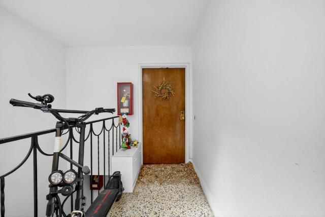 476 7th Avenue, San Francisco CA: https://media.crmls.org/mediaz/8cf22eab-f462-4e8e-a068-05a8fab04fc1.jpg