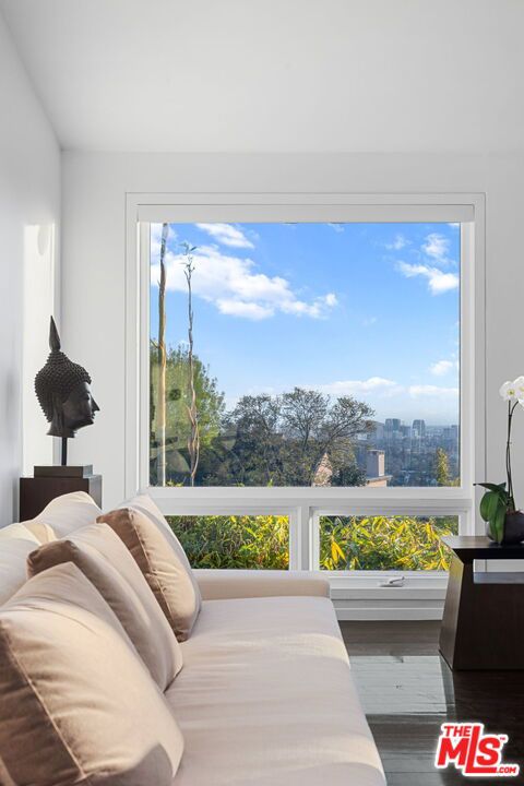 1415 Summitridge Drive, Beverly Hills CA: https://media.crmls.org/mediaz/8cf245bf-be68-413c-b344-f79fa63847f4.jpg