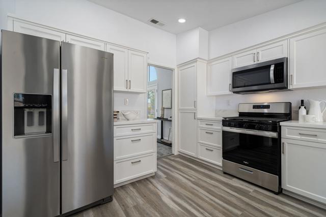 44345 Willow Circle, La Quinta CA: https://media.crmls.org/mediaz/8cf286f3-c656-4c54-a838-f5eeb96e675b.jpg