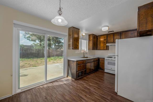 33115 Evergreen St, Lake Elsinore CA: https://media.crmls.org/mediaz/8cf2b8ec-af59-4c7e-8bfb-1acade96556e.jpg