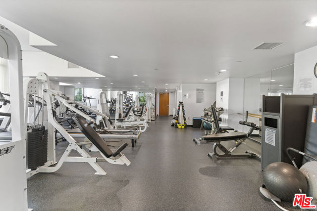 13650 MARINA POINTE Drive, Marina del Rey CA: https://media.crmls.org/mediaz/8cf2c63a-015d-425d-ad77-669d14d9ba61.jpg
