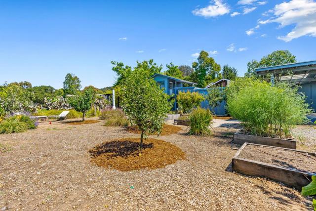 68 Live Oak Road, Royal Oaks CA: https://media.crmls.org/mediaz/8cf2dfb6-47e4-44ea-a569-bf00c8687751.jpg