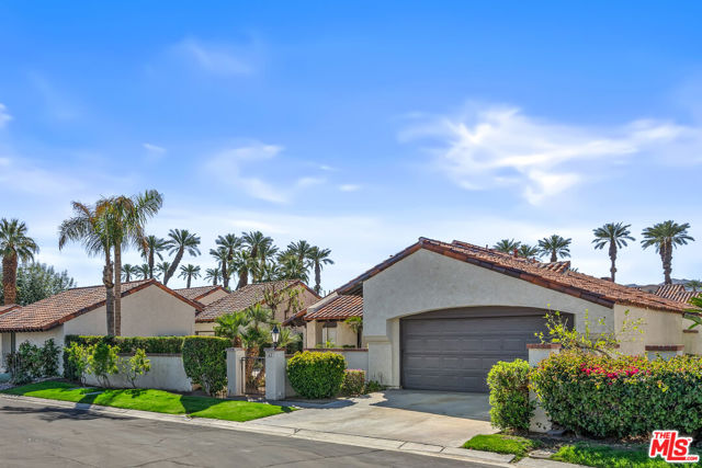 62 Calle Solano, Rancho Mirage CA: https://media.crmls.org/mediaz/8cf3079a-9205-4833-90e8-10124fd3d2f8.jpg