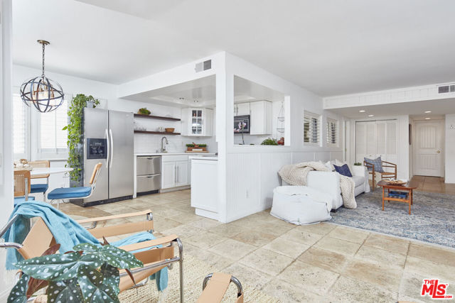 24 Westwind Street, Marina del Rey CA: https://media.crmls.org/mediaz/8cf34b99-bbef-4186-990a-2a565ec51f71.jpg