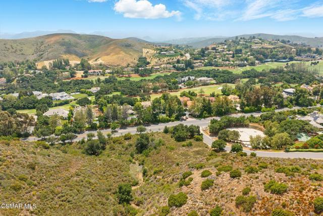 1600 Crown Ridge Court, Westlake Village CA: https://media.crmls.org/mediaz/8cf35c55-c9e2-43aa-b35e-058c723afeba.jpg