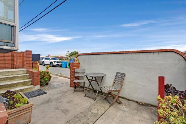 419 Harvey Way, Pacifica CA: https://media.crmls.org/mediaz/8cf3892b-1576-43ba-830b-14d6205458e0.jpg