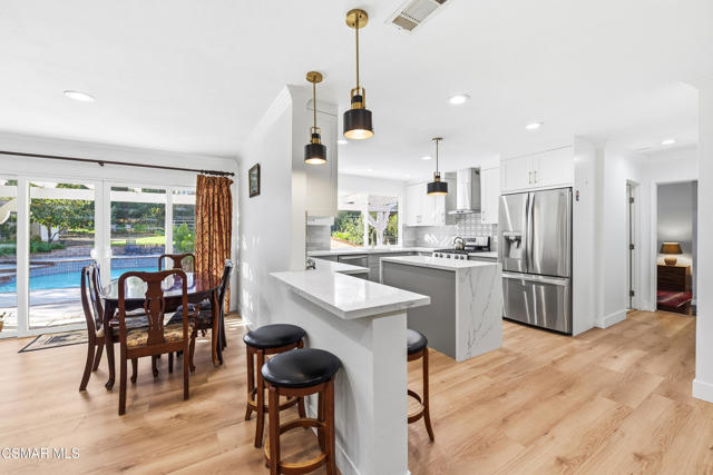 952 Carefree Drive, Simi Valley CA: https://media.crmls.org/mediaz/8cf3cd57-76c5-4b7a-b370-ae669e7d2aa0.jpg