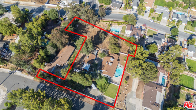 27933 Magic Mountain Lane, Canyon Country CA: https://media.crmls.org/mediaz/8cf3eab2-c86b-413d-b4b9-e8ee6d94dada.jpg