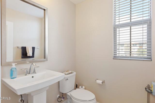 23-web-or-mls-23 - Powder Room