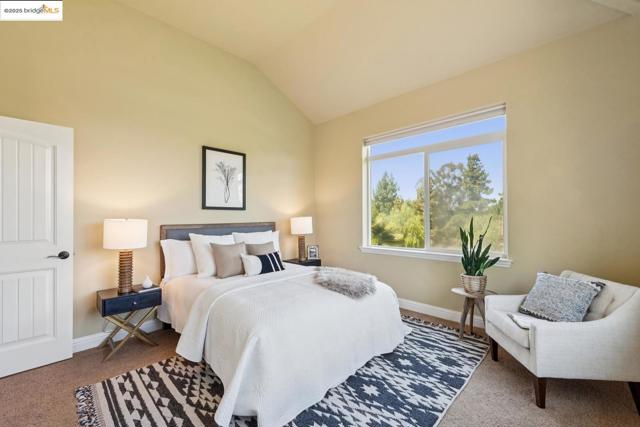 3244 Ridgeview PL, Hayward CA: https://media.crmls.org/mediaz/8cf43af9-dceb-4e26-bf45-e4b3e5bd0bd5.jpg