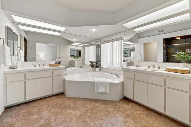 752 Vista Lago Drive N, Palm Desert, CA 92211