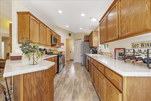 Detail Gallery Image 4 of 62 For 21305 Indian Wells Dr, Tehachapi,  CA 93561 - 3 Beds | 2 Baths