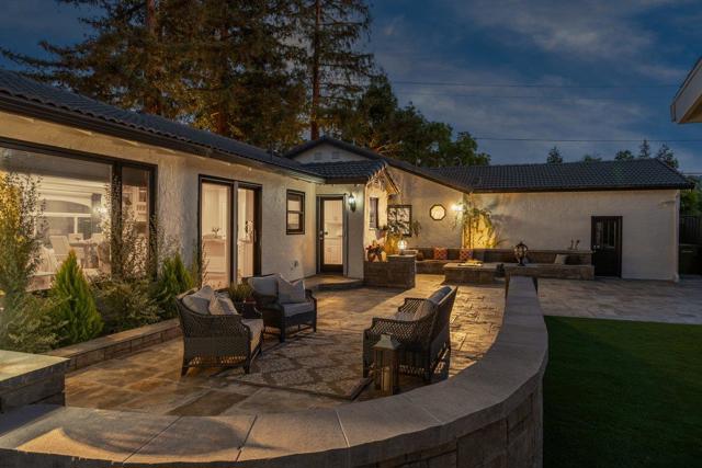 14375 La Rinconada Drive, Los Gatos CA: https://media.crmls.org/mediaz/8cf466b6-888a-4464-96ce-d9ca8c78b2f4.jpg