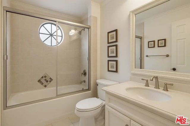21620 Burbank Boulevard, Woodland Hills CA: https://media.crmls.org/mediaz/8cf46723-ca22-408a-8883-80d47315f3a2.jpg