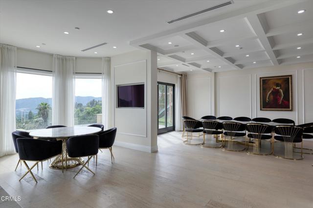 780 Greenridge Drive, La Canada Flintridge CA: https://media.crmls.org/mediaz/8cf505bf-3546-4c1c-ae6f-8eca12ee4be9.jpg
