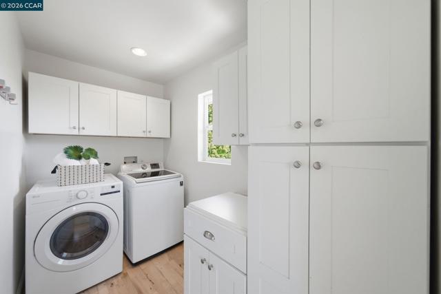 102 Hillcrest Dr, Orinda CA: https://media.crmls.org/mediaz/8cf5583a-c6fb-47d2-a980-8e8afce26352.jpg