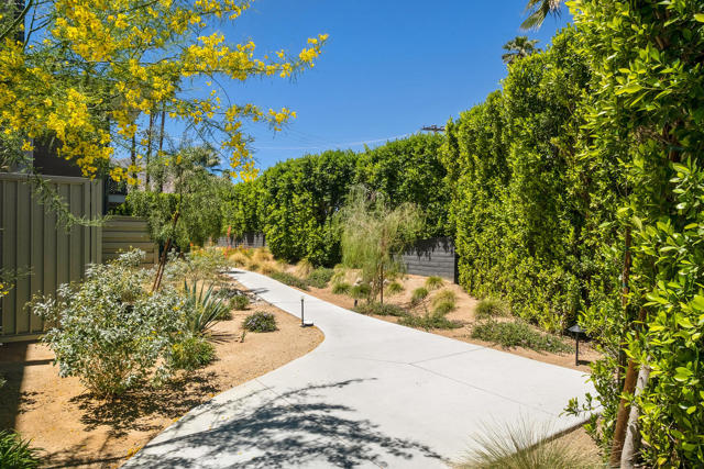 211 The, Palm Springs CA: https://media.crmls.org/mediaz/8cf572d2-0f1e-4a13-a10c-f87d1cbe04bb.jpg
