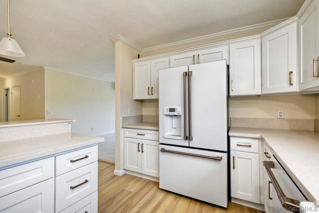 5370 La Jolla Blvd, La Jolla CA: https://media.crmls.org/mediaz/8cf63851-4b85-4d44-8f27-df1711ee032f.jpg
