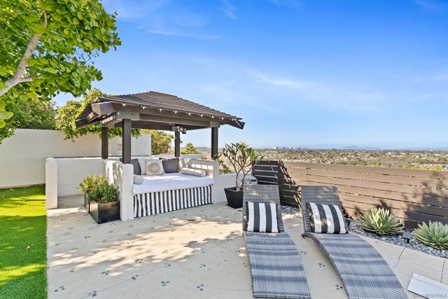 5259 Pacifica Dr, San Diego CA: https://media.crmls.org/mediaz/8cf6cef1-2274-40a4-9ece-a51bb9873355.jpg