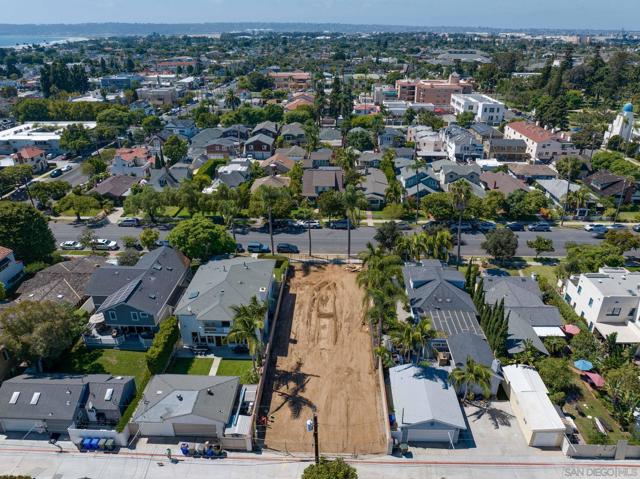 743 B Avenue, Coronado CA: https://media.crmls.org/mediaz/8cf74747-7a1d-4364-b737-951fddcbb466.jpg