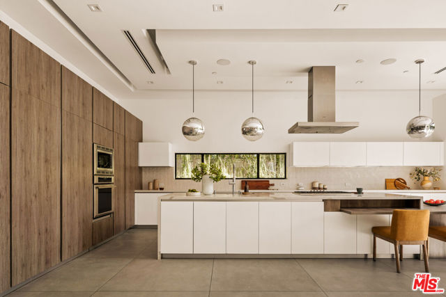 4445 Camellia Avenue, Studio City CA: https://media.crmls.org/mediaz/8cf75695-4205-40d1-a0d0-9c60c1a6f03f.jpg