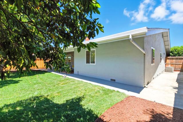 266 El Portal Way, San Jose CA: https://media.crmls.org/mediaz/8cf75818-0373-460f-93f4-836b9dce2773.jpg