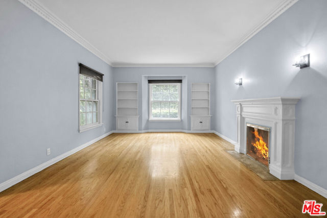 123 N Harper Avenue, Los Angeles CA: https://media.crmls.org/mediaz/8cf76b85-1fd2-4d71-8b91-e8b436eb38ec.jpg