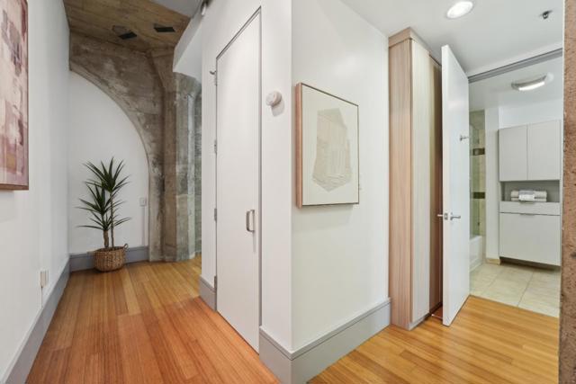 1 S Park Street, San Francisco CA: https://media.crmls.org/mediaz/8cf78b65-3530-47f9-a609-3e70ea442d04.jpg