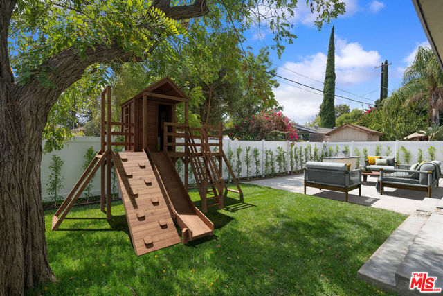 17510 Miranda Street, Encino CA: https://media.crmls.org/mediaz/8cf793e5-9d6d-46a9-81c9-ce83f0223319.jpg