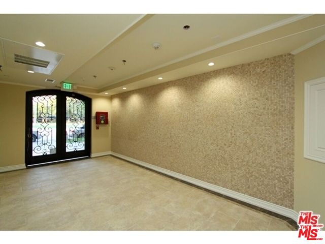 8612 Burton Way, Los Angeles CA: https://media.crmls.org/mediaz/8cf92a3f-fa12-4599-bcfc-786562ba9632.jpg