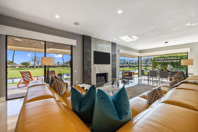 6 Barnard Court, Rancho Mirage CA: https://media.crmls.org/mediaz/8cf94bce-ea79-4596-8d96-186016dd6ca5.jpg