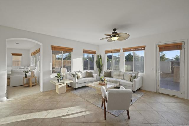 Detail Gallery Image 7 of 49 For 1418 Oakpoint Ave, Chula Vista,  CA 91913 - 5 Beds | 3 Baths