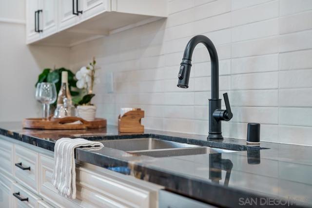 11289 Silver Buckle Way, San Diego CA: https://media.crmls.org/mediaz/8cfa7bba-548a-4a2d-bb80-b6d84930bac6.jpg