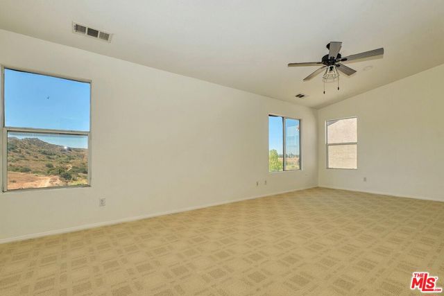 12512 Valley Vista Way, Sylmar CA: https://media.crmls.org/mediaz/8cfaa8ba-28af-4453-b79a-2fc5401dd116.jpg