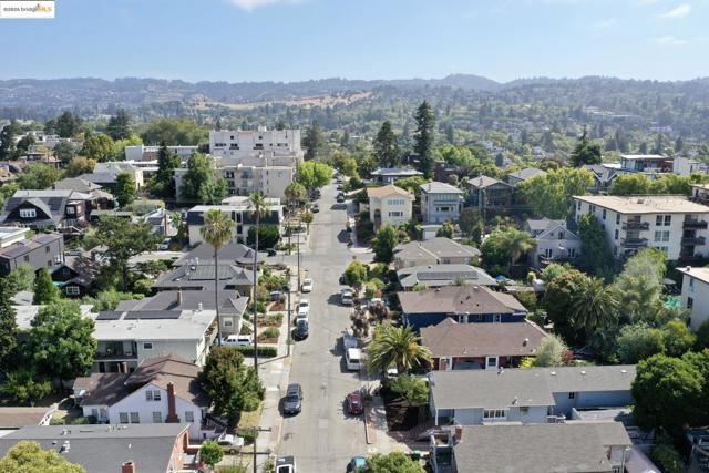 580 Chetwood St., Oakland CA: https://media.crmls.org/mediaz/8cfadf0c-0962-4085-a65a-3fa4cc7c2dc4.jpg