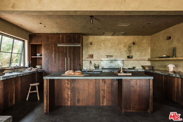 225 Powderhorn Ranch Road, Topanga CA: https://media.crmls.org/mediaz/8cfb16ea-e032-456b-a4f2-bde8f18c52dc.jpg