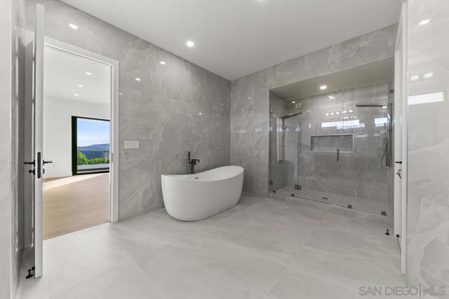 41955 Altanos Road, Temecula CA: https://media.crmls.org/mediaz/8cfb217a-c3ab-4da2-8e63-b4f78ab67270.jpg