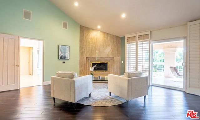 10214 Candleberry Lane, Northridge CA: https://media.crmls.org/mediaz/8cfc9a00-71c8-4ac2-b106-7b5f9b56368b.jpg