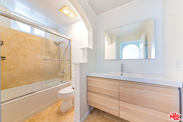 620 S Gramercy Place, Los Angeles CA: https://media.crmls.org/mediaz/8cfc9a8e-2b27-4e39-9b7e-e38b020b5859.jpg