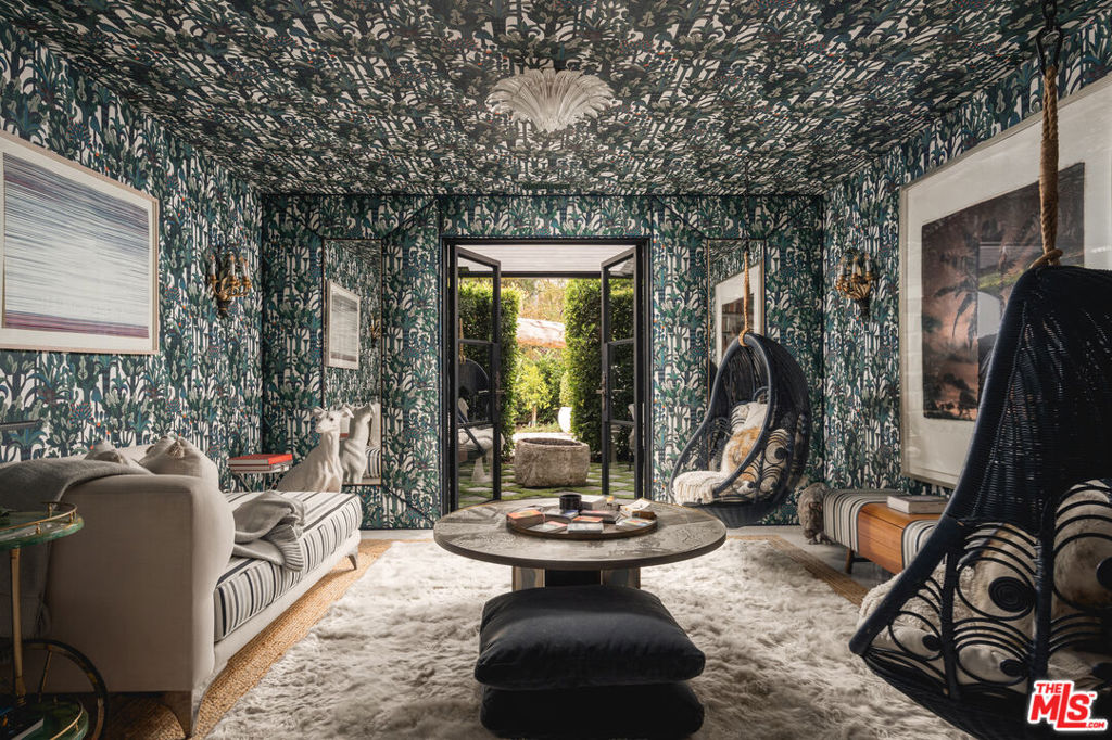 https://media.crmls.org/mediaz/8cfcd097-712a-4742-bfe4-17086515ce58.jpg?preset=X-Large