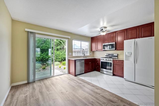 3436 Thunder Dr, Oceanside CA: https://media.crmls.org/mediaz/8cfd4a65-11a5-4ae0-a5b0-e3342d162e2c.jpg